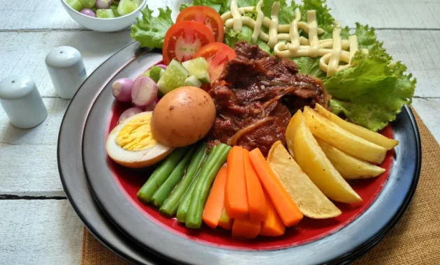 Selat Solo Sajikan Ragam Kuliner Idul Adha Selain Gulai