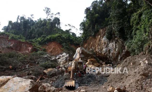 Sembilan Korban Meninggal Dunia Tersapu Longsor di Area Tambang Emas Ilegal Sijunjung Sumbar