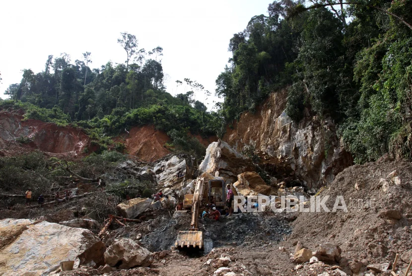 Sembilan Korban Meninggal Dunia Tersapu Longsor di Area Tambang Emas Ilegal Sijunjung Sumbar