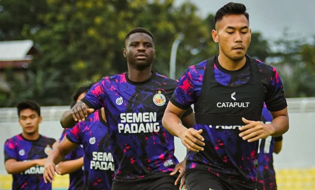 Semen Padang Siap Guncang Borneo FC di Samarinda: Imran Nahumarury Janji Kejutan Strategis