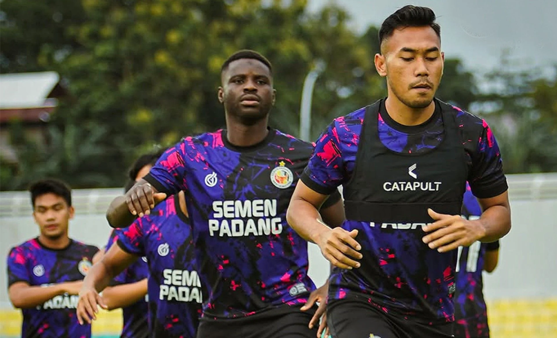 Semen Padang Siap Guncang Borneo FC di Samarinda: Imran Nahumarury Janji Kejutan Strategis
