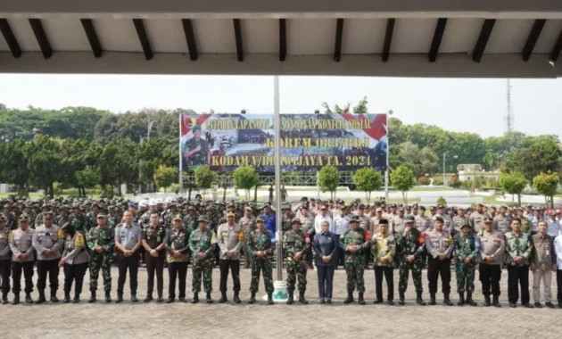 Serda TNI Siap Jaga Keamanan dan Bantu Warga, Dari Gereja Hingga Jalan Desa