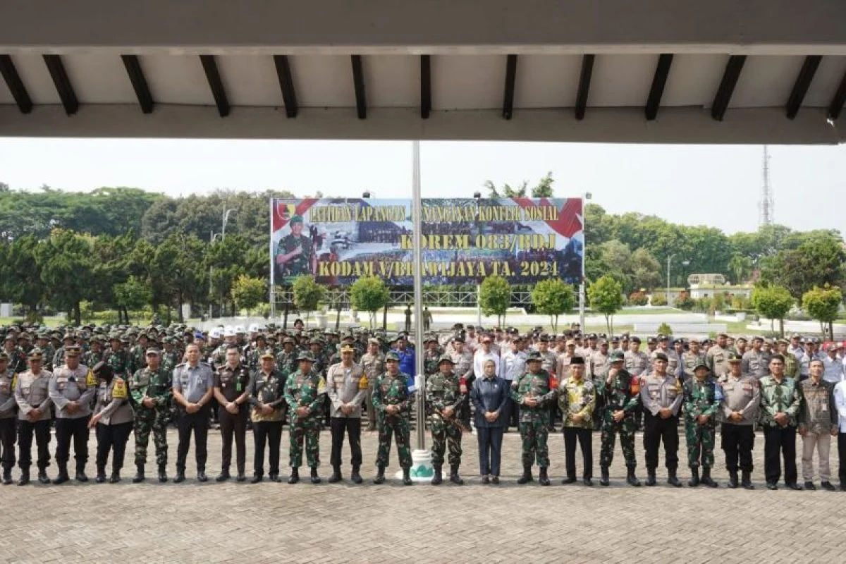 Serda TNI Siap Jaga Keamanan dan Bantu Warga, Dari Gereja Hingga Jalan Desa