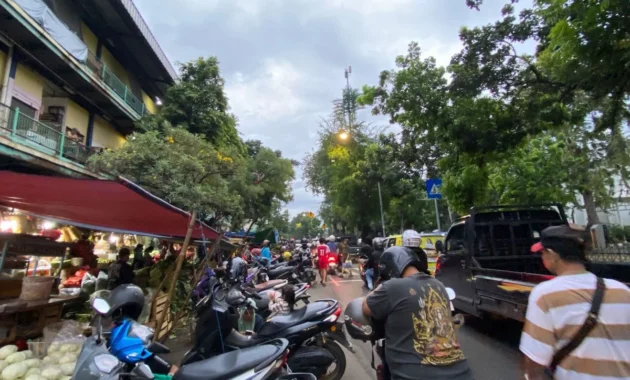 Sering bikin macet, PKL dan parkir liar di Danau Sunter ditertibkan