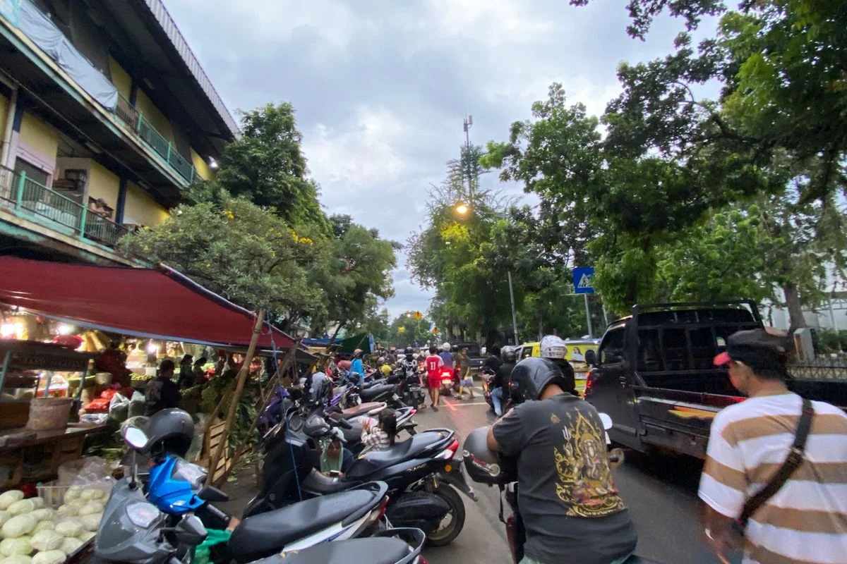 Sering bikin macet, PKL dan parkir liar di Danau Sunter ditertibkan