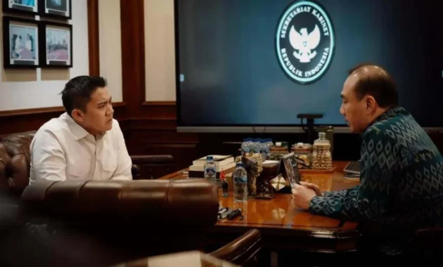 Seskab dan Bos Gojek Bahas Kebijakan Terbaik bagi Ojol dan Dunia Usaha Seskab dan Bos Gojek Bahas Kebijakan Terbaik bagi Ojol dan Dunia Usaha