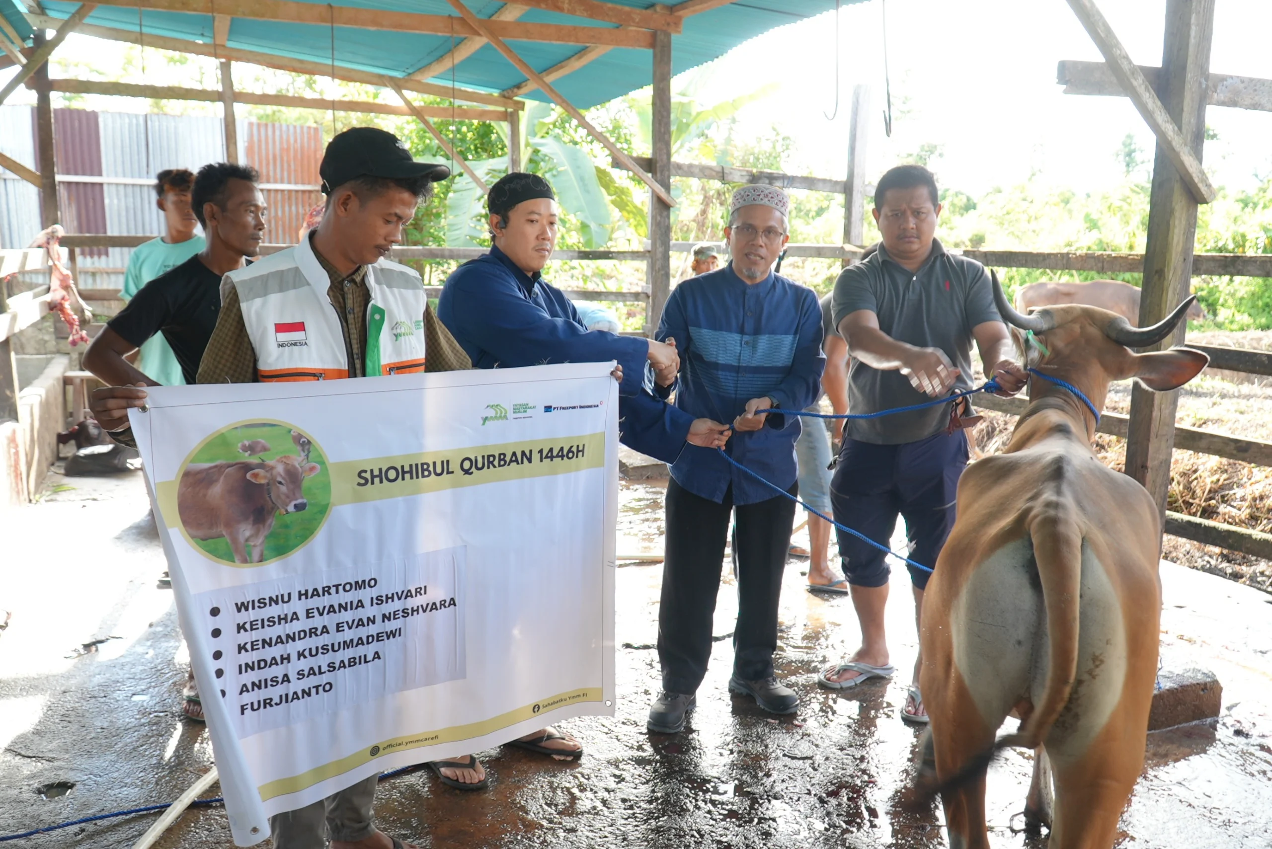 SIG Salurkan 292 Hewan Kurban bagi Masyarakat di Sekitar Area Operasi
