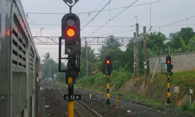 Sinyal Hijau, Kematian 16 Jiwa: DPR Gencar Tuntut Reformasi Sistem Persinyalan Kereta Nasional Sinyal Hijau, Kematian 16 Jiwa: DPR Gencar Tuntut Reformasi Sistem Persinyalan Kereta Nasional