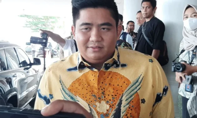 Skandal Heboh: Artis Hamil Duluan, Keluarga Tak Restui, dan Keterlibatan Bupati Bintan Skandal Heboh: Artis Hamil Duluan, Keluarga Tak Restui, dan Keterlibatan Bupati Bintan