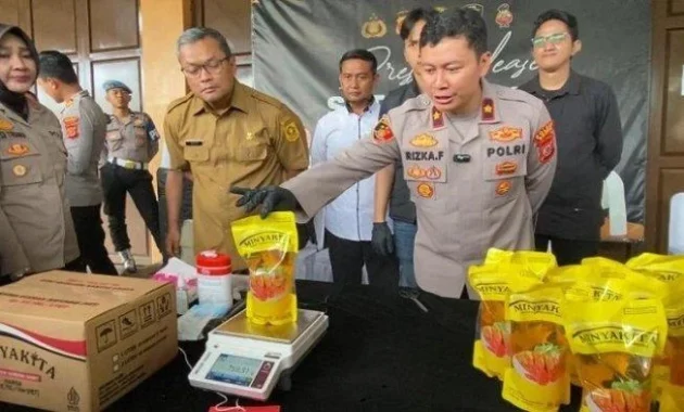 Skandal Pabrik MinyaKita: Isi 1 Liter Hanya 700 ml, Keuntungan Rp 234 Juta Per Produksi Terungkap