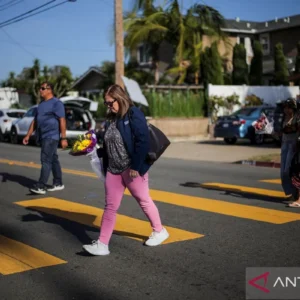 Solidaritas Warga Amerika Serikat Berikan Penghormatan untuk Korban Penembakan di Islamic Center San Diego