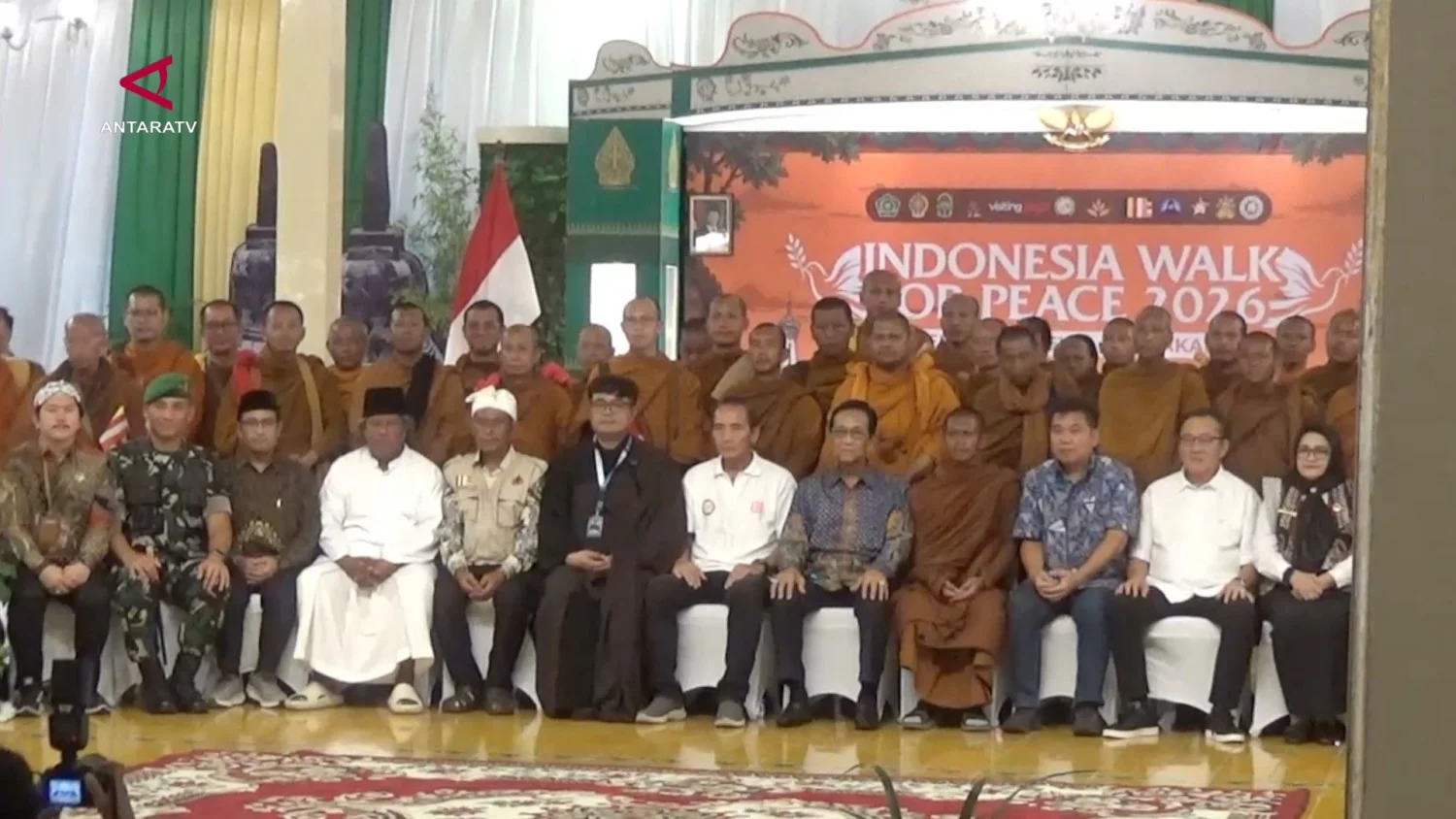 Sri Sultan HB X Sambut Rombongan Biksu Thudong di Yogyakarta