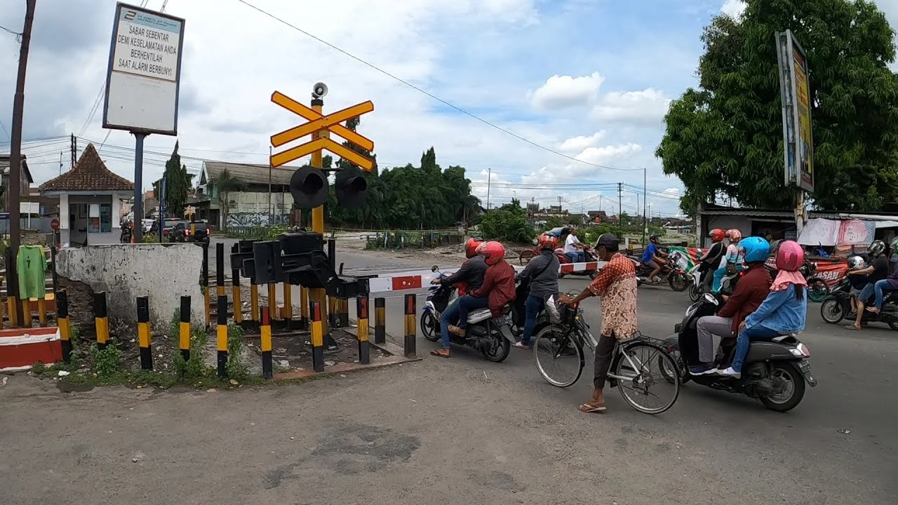 Tekan Risiko Kecelakaan, KAI Daop 1 Jakarta Tutup Sejumlah Pelintasan Sebidang Liar