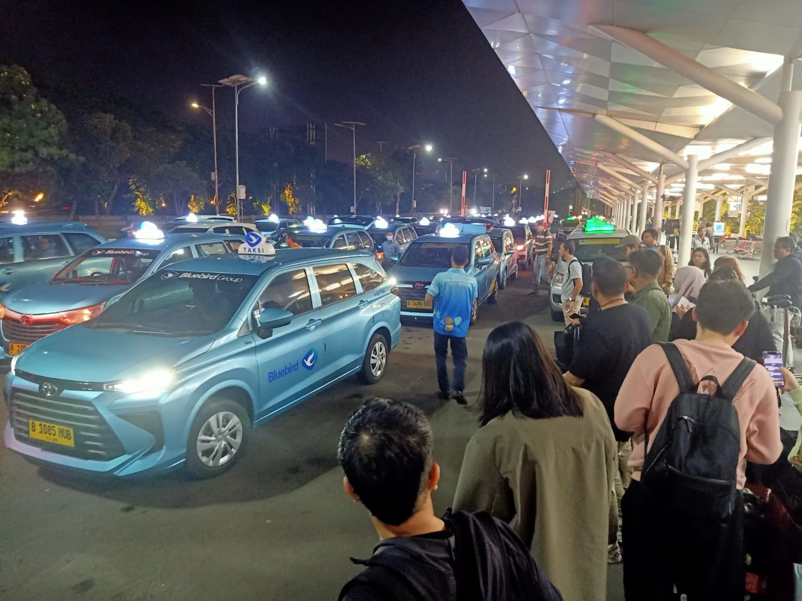 Terjebak 1 Jam di Bandara, Persebaya Surabaya Paksa Sewa Taksi Online Saat Menunggu Panpel Arema