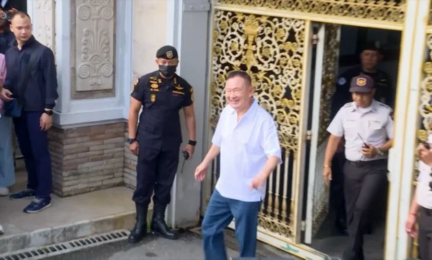 Thaksin Shinawatra Bebas Bersyarat dari Penjara Klong Prem