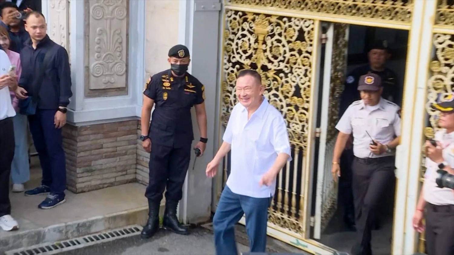 Thaksin Shinawatra Bebas Bersyarat dari Penjara Klong Prem