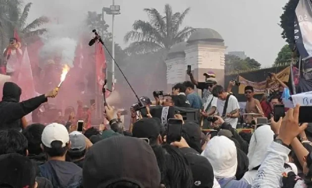 The Brandals Tutup May Day Gebrak di DPR dengan 10 Tuntutan