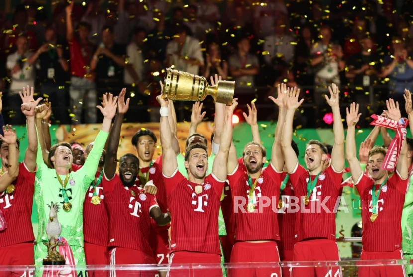 Tiga Gol Harry Kane Pastikan Bayern Munchen Angkat Piala Jerman