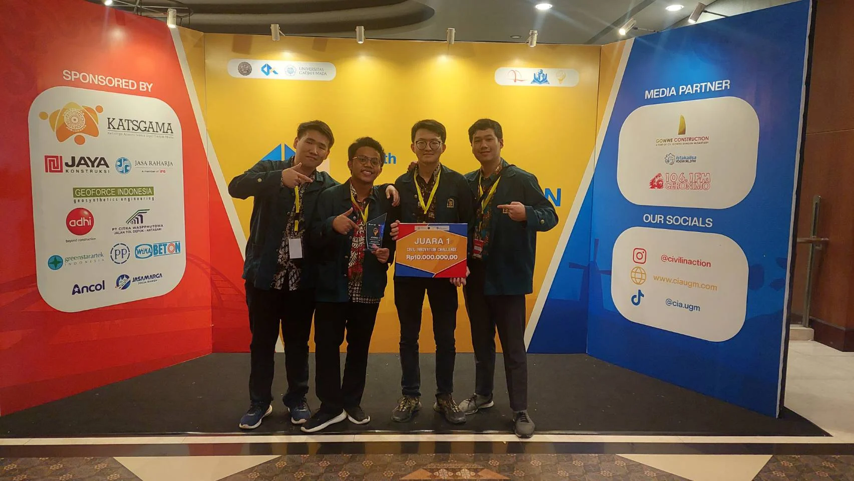 Tim Power Rangers UI Raih Juara 1 M-Fest ITB 2026 dengan Solusi Dekarbonisasi Industri Kaca