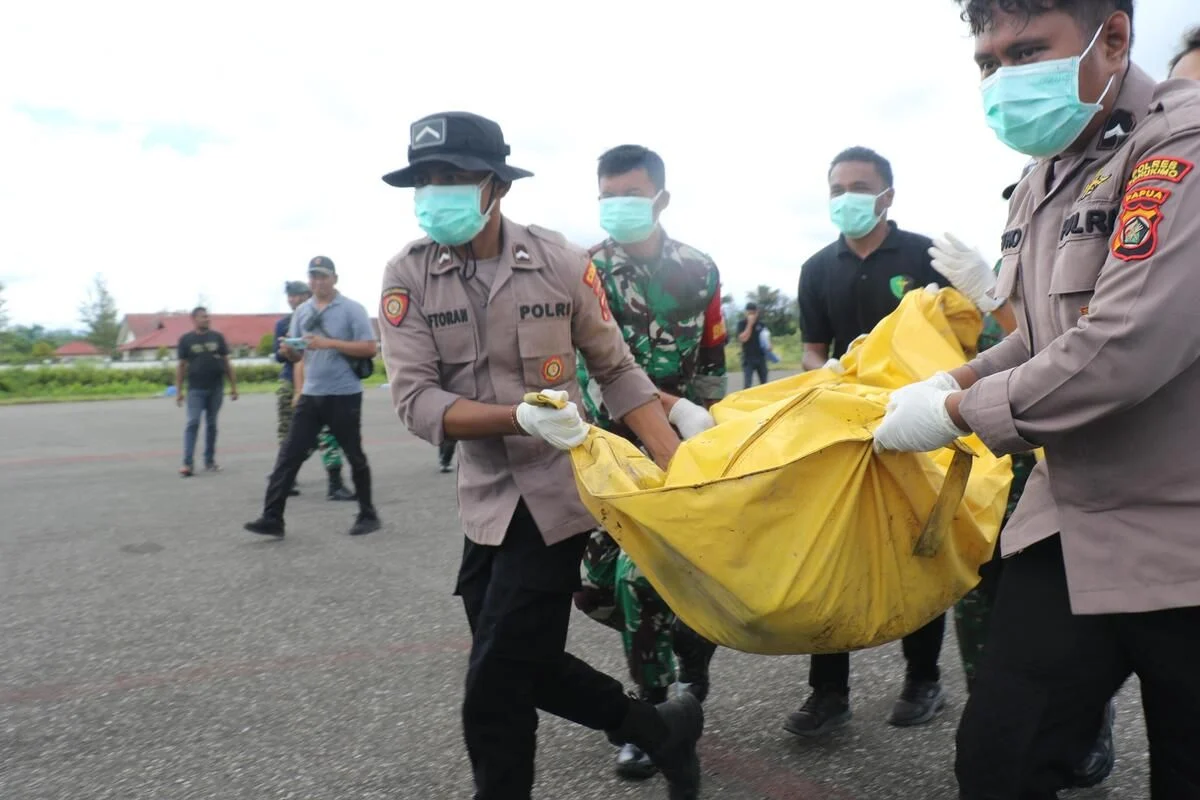 TNI-Polri Berupaya Evakuasi Jenazah Pendulang dari Kampung Kawe