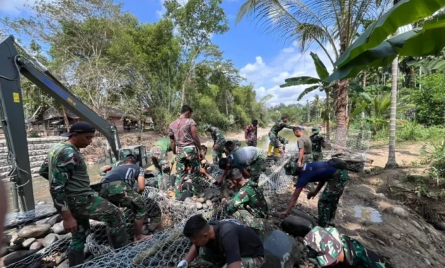 TNI Selesaikan Pembangunan Jembatan Gantung Perintis Garuda di Aceh Tamiian