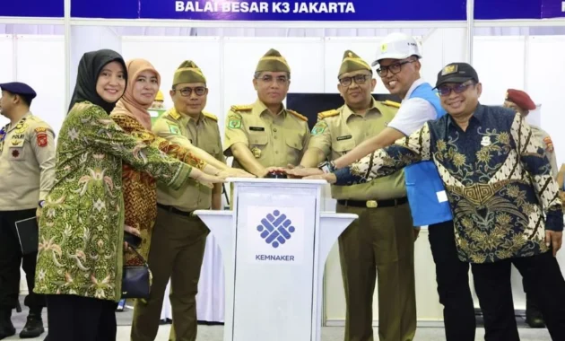 Uji Ribuan Calon Ahli K3, Menaker Yassierli: Budaya K3 Harus Jadi Bagian dari Dunia Kerja Modern
