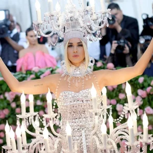 Unik! Katy Perry Gunakan Topek Astronot di Met Gala 2026