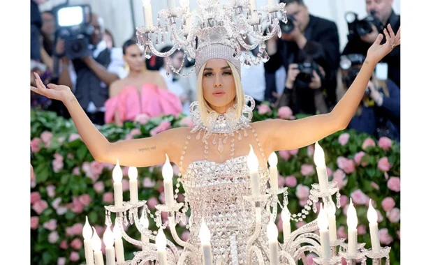 Unik! Katy Perry Gunakan Topek Astronot di Met Gala 2026