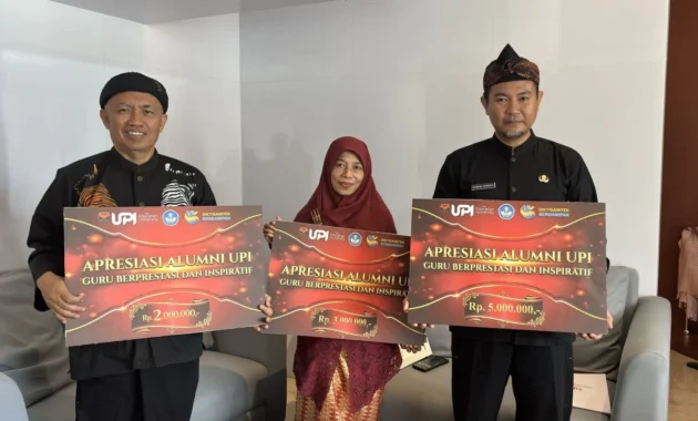 UPI beri penghargaan kepada tiga guru berprestasi saat Hardiknas 2026