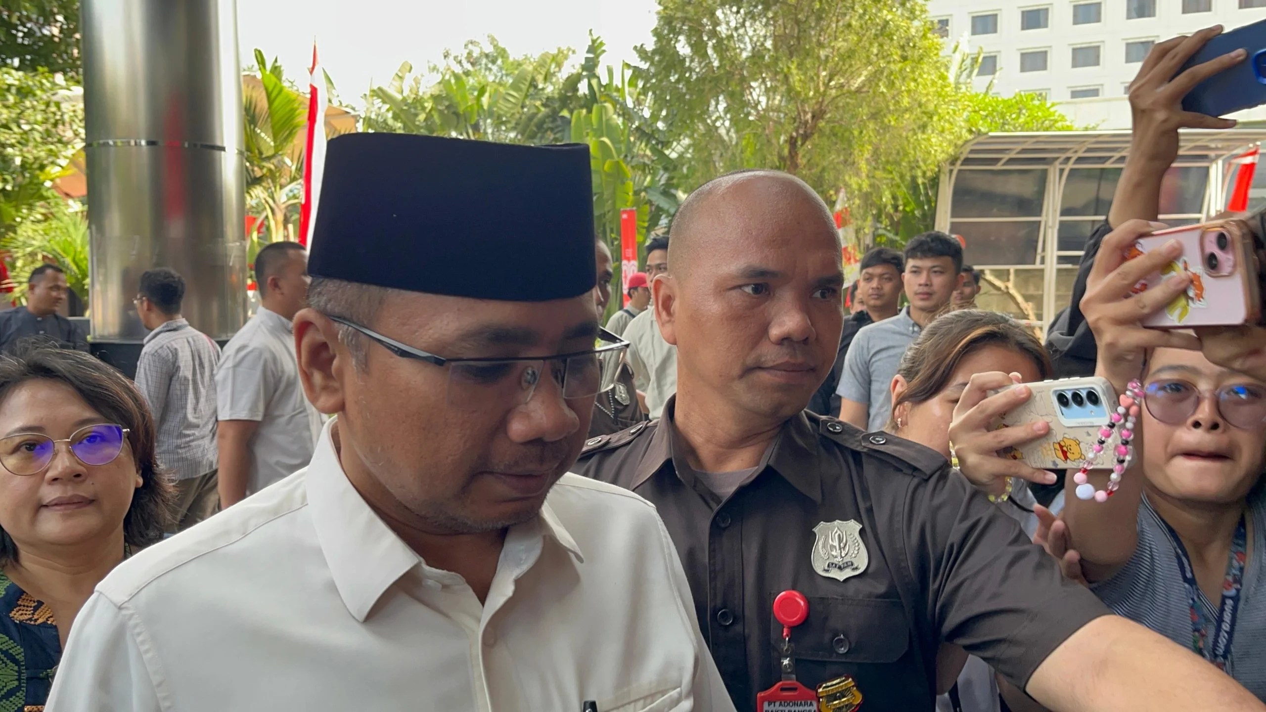 Usai Dicecar Penyidik soal Aliran 'Uang Panas' Importasi Barang, Pegawai Bea Cukai Ahmad Dedi Lari Terbirit-birit dari Gedung KPK