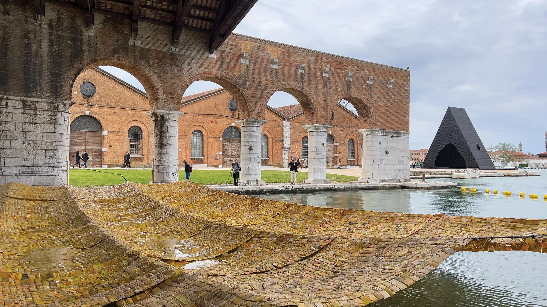 Venice Jadi Pusat Sorotan: Dari Kemenangan Reyer Venezia di Playoff hingga Instalasi Seni Global di Biennale