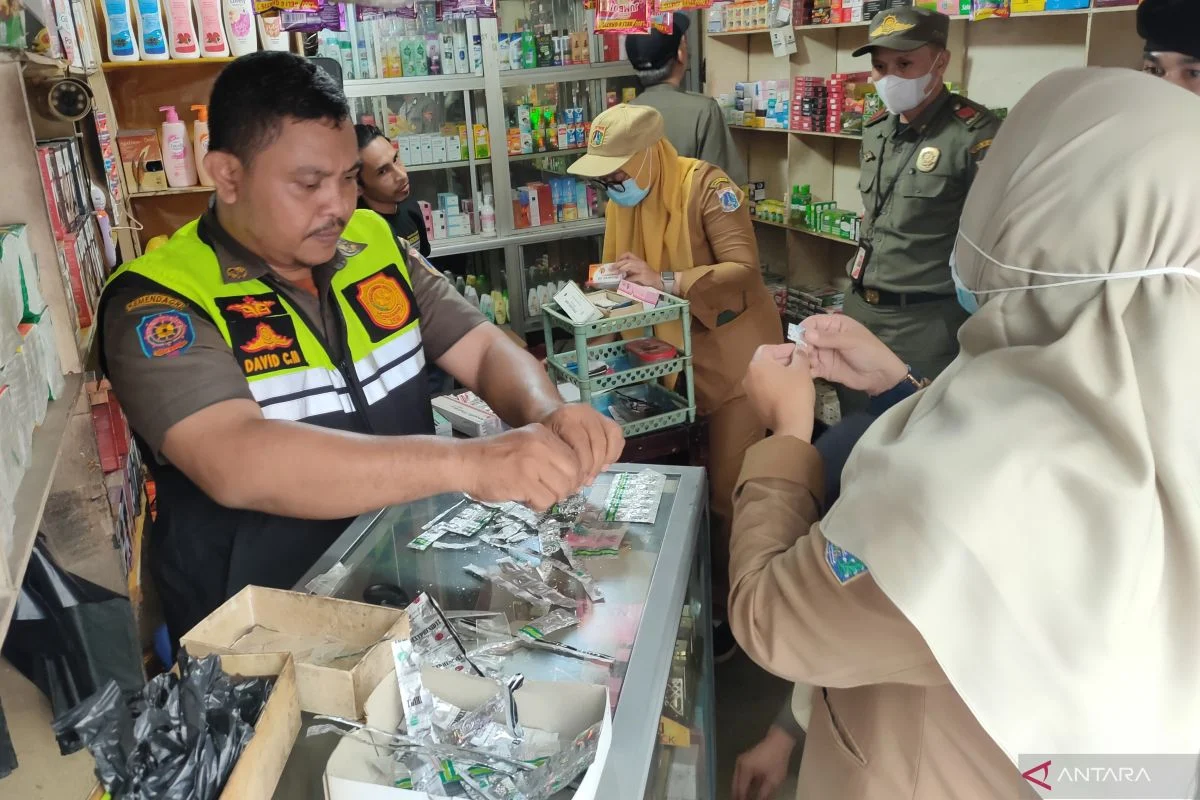Wanita 37 Tahun Tertangkap Jual Obat Keras di Jakarta Timur, Barang Bukti Tertumpuk Ratusan Pil Berbahaya