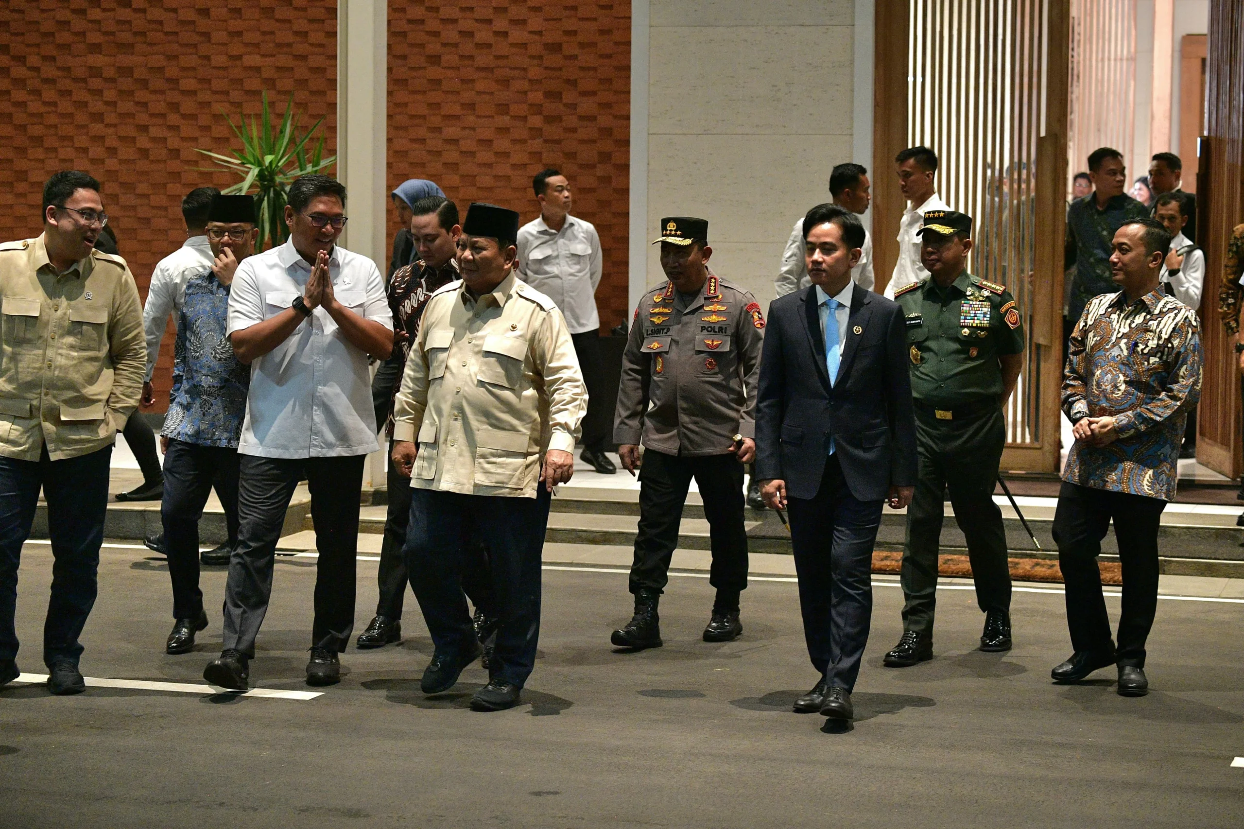 Wapres Gibran Lepas Keberangkatan Presiden Prabowo ke KTT Ke-48 ASEAN di Filipina