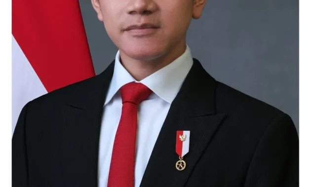 Wapres Gibran Rakabuming Raka Beri Motivasi pada Peserta Lomba Cerdas Cermat SMAN 1 Pontianak Wapres Gibran Rakabuming Raka Beri Motivasi pada Peserta Lomba Cerdas Cermat SMAN 1 Pontianak