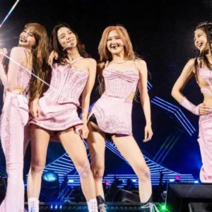 Warna Pink Mengguncang Politik dan Panggung Musik: Dari Kuis Viral hingga Penampilan Memukau PinkPantheress