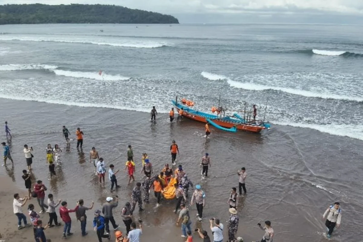 Wisatawan Asal Garut Meninggal Usai Digulung Ombak di Pantai Madasari, Pangandaran