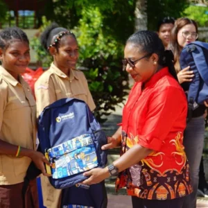 Wujudkan Generasi Unggul, Bank Mandiri Bagikan Ribuan Paket Buku Melalui Mandiri Peduli Sekolah