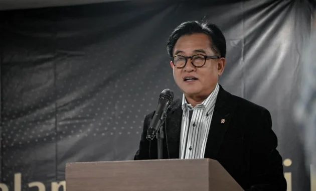 Yusril Ihza Mahendra: Dari Kritik Ekonomi Global Hingga Panggung Penghargaan Digital, Peran Sentral di Politik dan Transformasi Finansial Indonesia Yusril Ihza Mahendra: Dari Kritik Ekonomi Global Hingga Panggung Penghargaan Digital, Peran Sentral di Politik dan Transformasi Finansial Indonesia