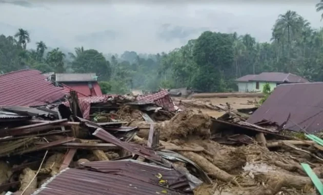 20 Rumah Rusak Parah Akibat Cuaca Ekstrem di Sumatera Utara 20 Rumah Rusak Parah Akibat Cuaca Ekstrem di Sumatera Utara