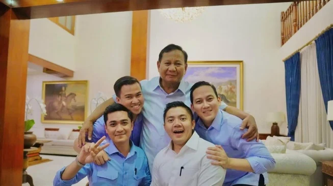 25 Tahun Dekat dengan Prabowo, Hotman Paris Ungkap Alasan Wajarnya Posisi Seskab Teddy