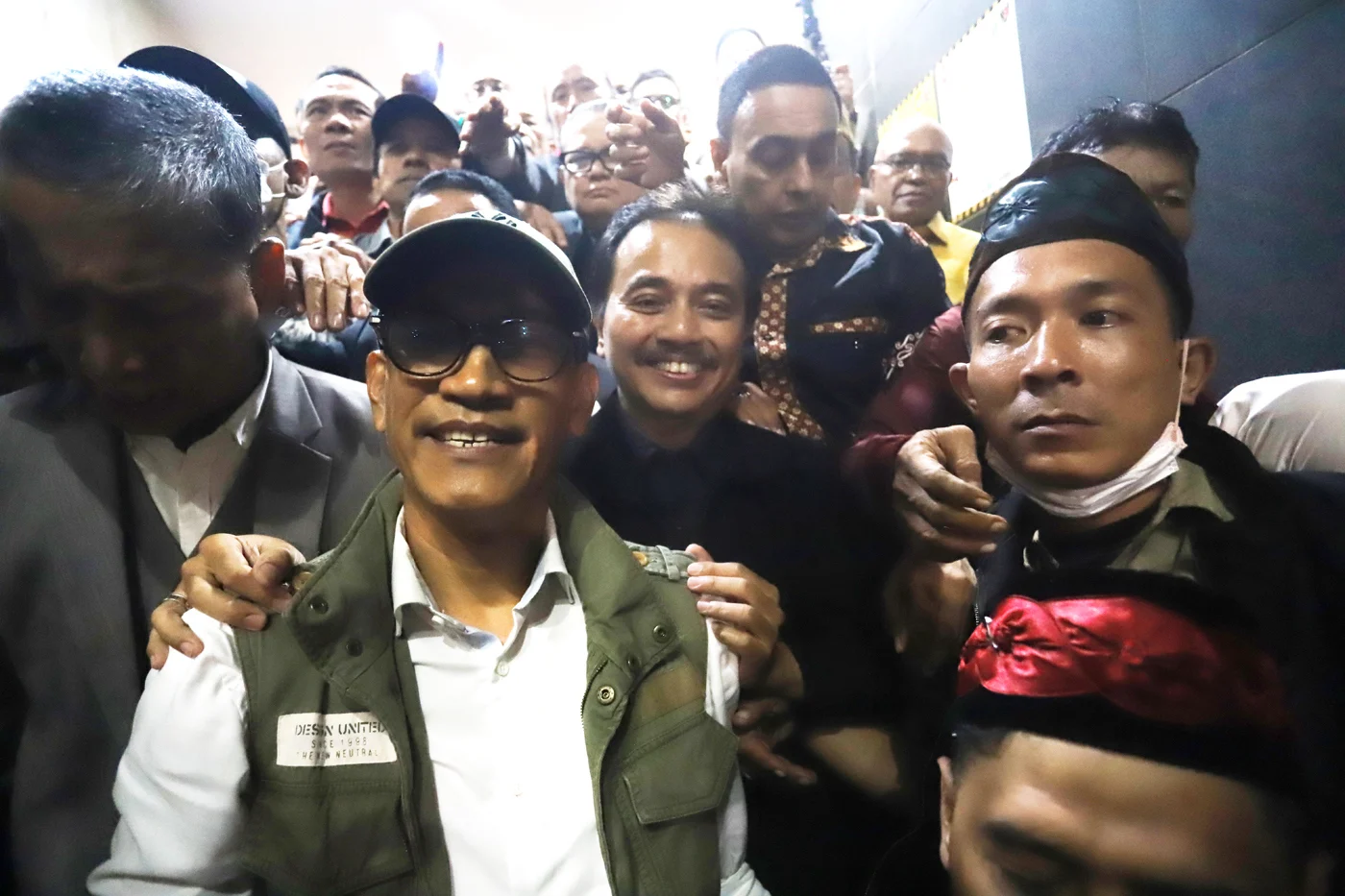 3 Hari Jadi Tahanan Polisi, Kini Kejari Jaksel Lepaskan Roy Suryo dan Dokter Tifa