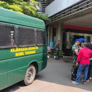 A Day in Dadan Hindayana's Life: Kemarin Turun Jabatan, Hari Ini Naik Mobil Tahanan