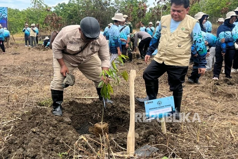 Agar Bulan Wakaf Nasional Tak Berhenti Sebagai Seremoni