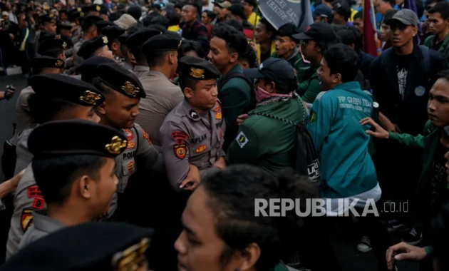 Alasan BEM Trisakti Pilih Geruduk DPR: Fungsi Pengawasan Tak Berjalan Optimal! Alasan BEM Trisakti Pilih Geruduk DPR: Fungsi Pengawasan Tak Berjalan Optimal!