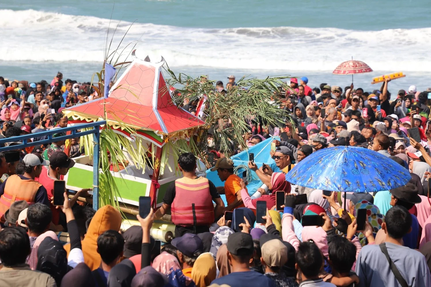 Anggota DPR Dukung Tradisi Sedekah Laut Kendal Jadi Agenda Nasional