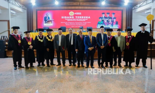 Angkat Kesenjangan Tenaga Medis Daerah, Wakil Ketua Komisi VIII DPR RI Sabet Gelar Doktoral