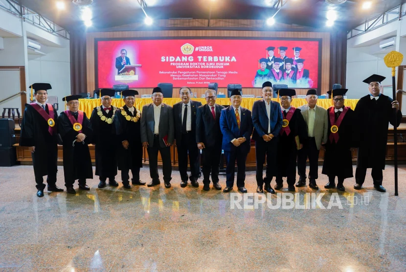 Angkat Kesenjangan Tenaga Medis Daerah, Wakil Ketua Komisi VIII DPR RI Sabet Gelar Doktoral
