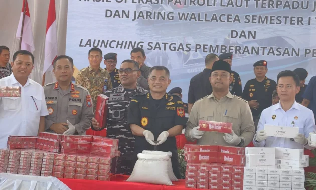 Angkatan Laut Gagalkan Penyelundupan Mineral Mentah Strategis Mengandung Radioaktif Bernilai Triliunan Rupiah Angkatan Laut Gagalkan Penyelundupan Mineral Mentah Strategis Mengandung Radioaktif Bernilai Triliunan Rupiah