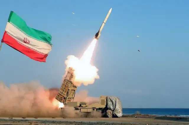 AS Cegat Rudal Iran di Selat Hormuz dan Serang Radar di Qeshm