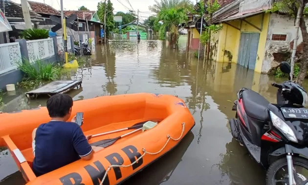 Banjir Terjang Kawasan Industri Bikin Operasional Pabrik Terganggu, Asuransi Dibutuhkan Banjir Terjang Kawasan Industri Bikin Operasional Pabrik Terganggu, Asuransi Dibutuhkan
